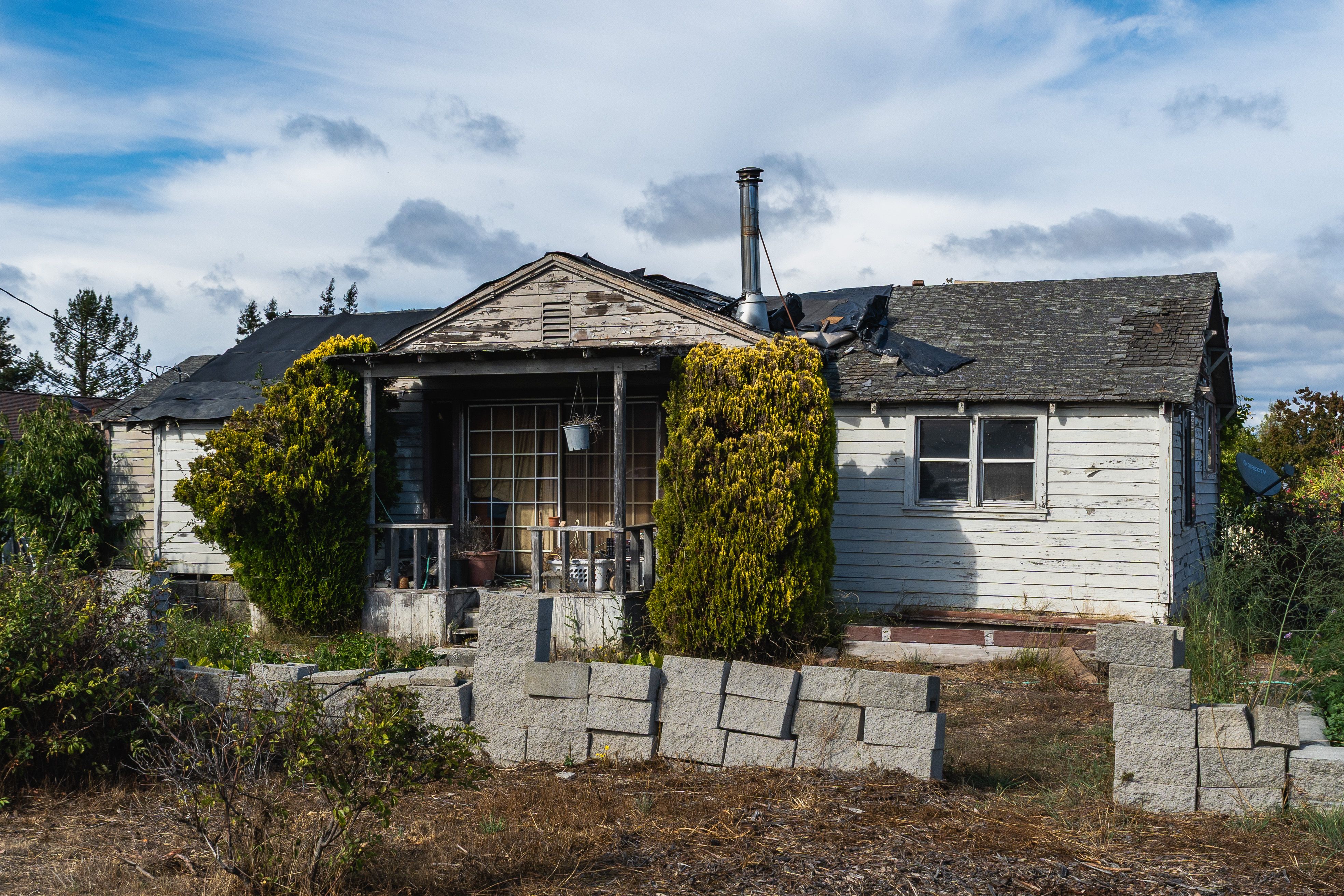 Cluttered exterior space before cleanup